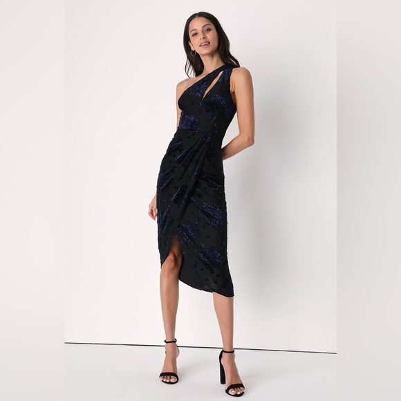 Lulus Dresses & Skirts - NEW Lulus Drinks at Dusk One Shoulder Navy Floral Velvet Dress Size Small NWT